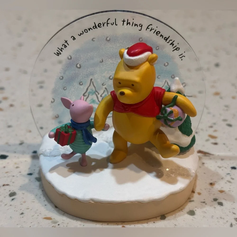 Hallmark Keepsake 2005 “True Friends” Ornament – Winnie the‎ Pooh & Piglet